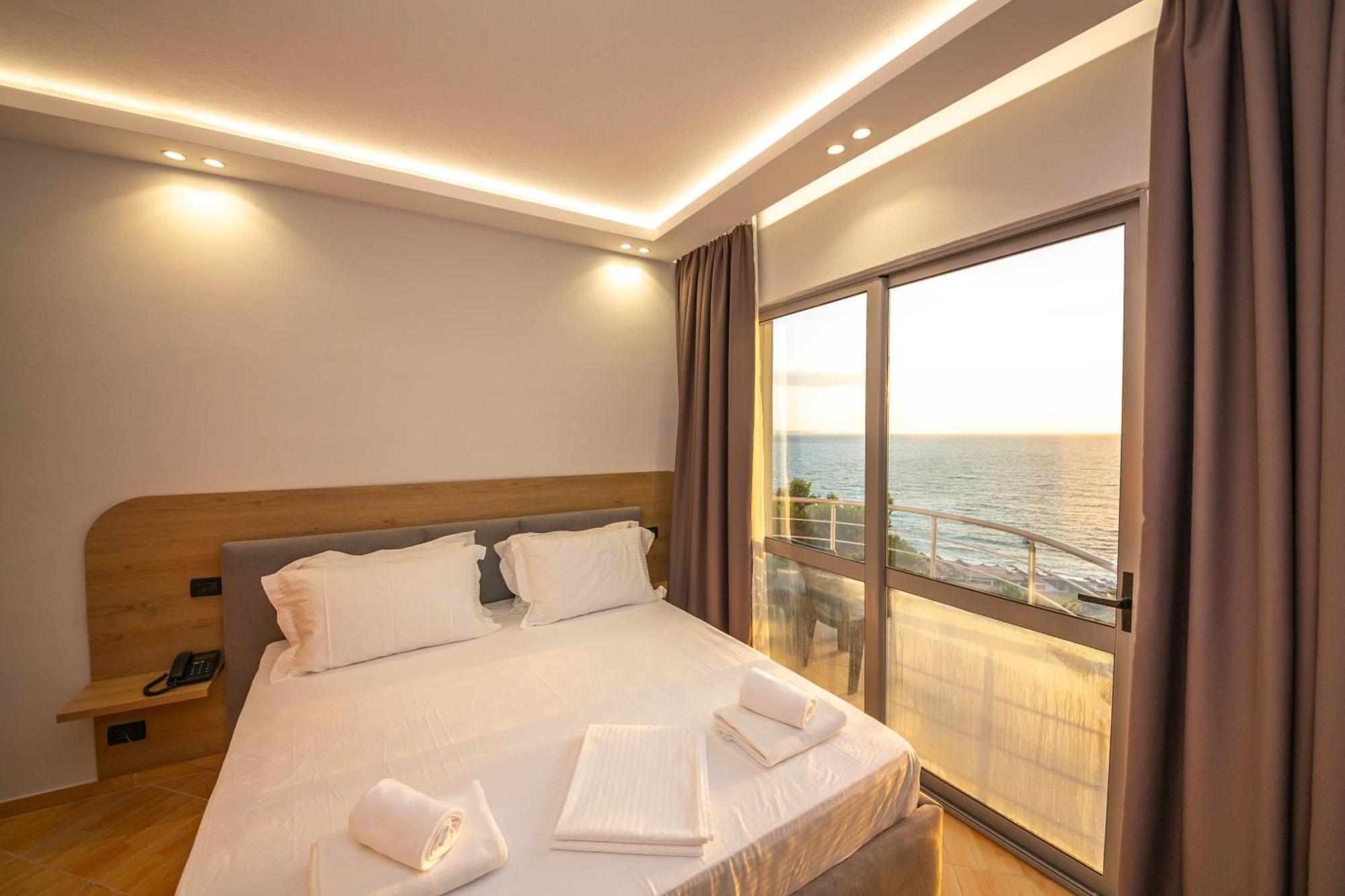 Hotel Sea Breeze ซารานเดอ ภายนอก รูปภาพ