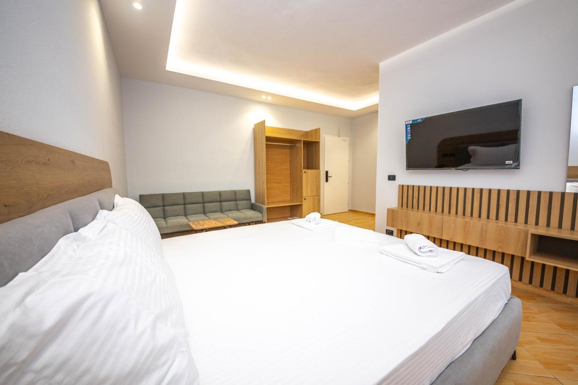 Hotel Sea Breeze ซารานเดอ ภายนอก รูปภาพ