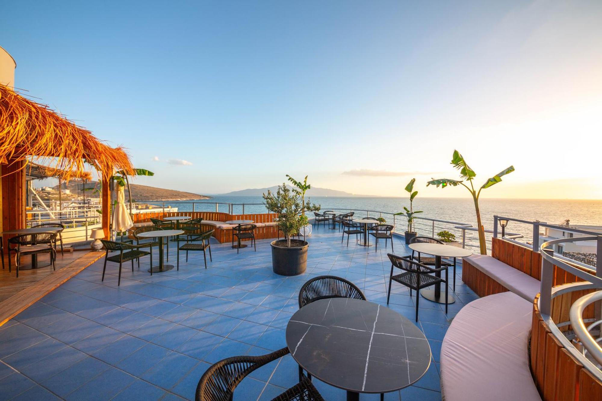 Hotel Sea Breeze ซารานเดอ ภายนอก รูปภาพ