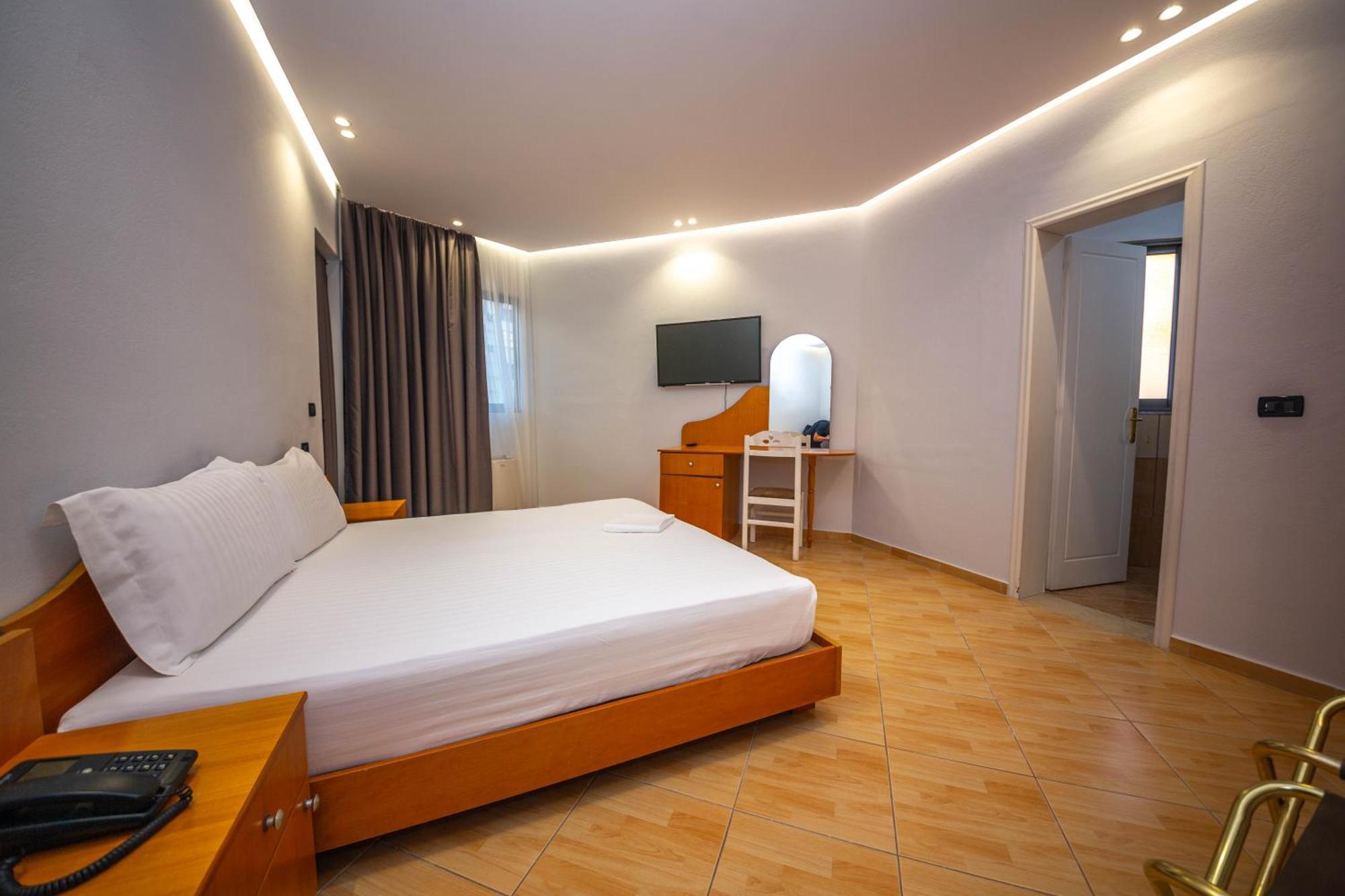 Hotel Sea Breeze ซารานเดอ ภายนอก รูปภาพ
