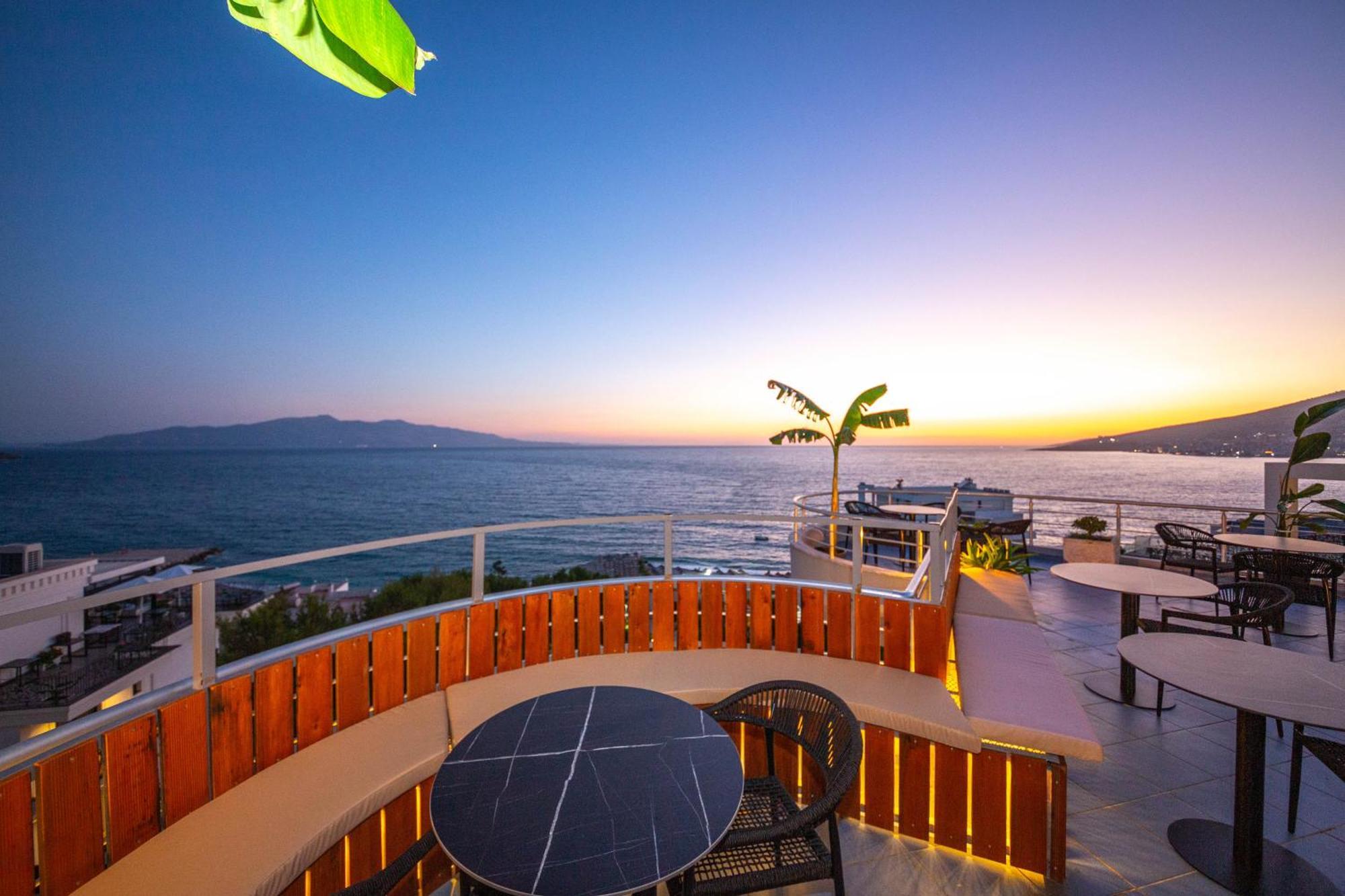 Hotel Sea Breeze ซารานเดอ ภายนอก รูปภาพ