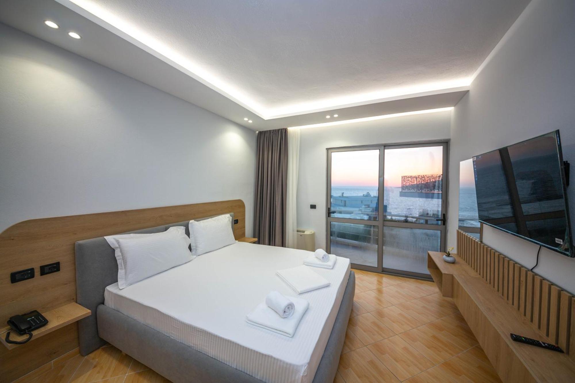 Hotel Sea Breeze ซารานเดอ ภายนอก รูปภาพ