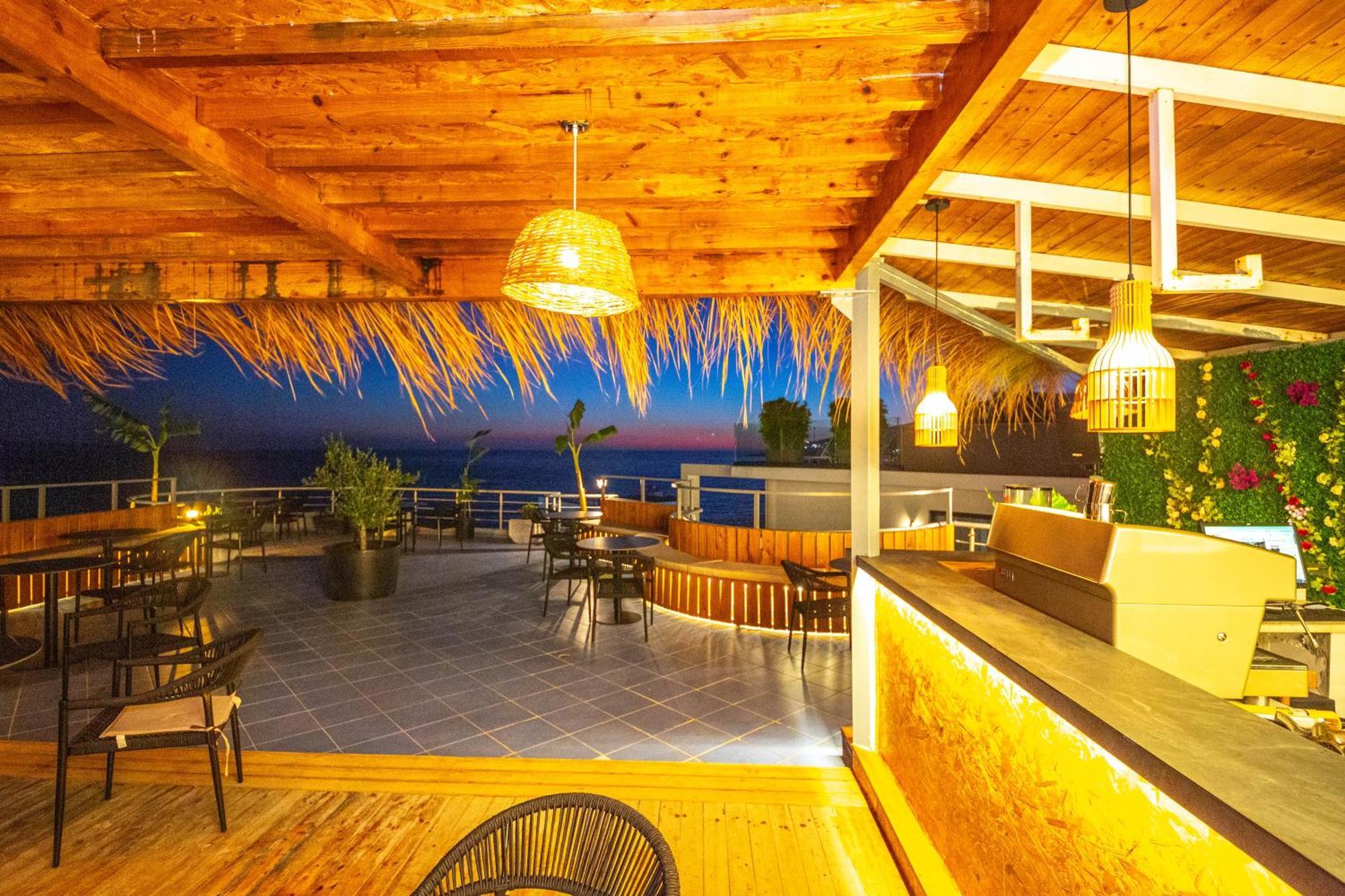 Hotel Sea Breeze ซารานเดอ ภายนอก รูปภาพ