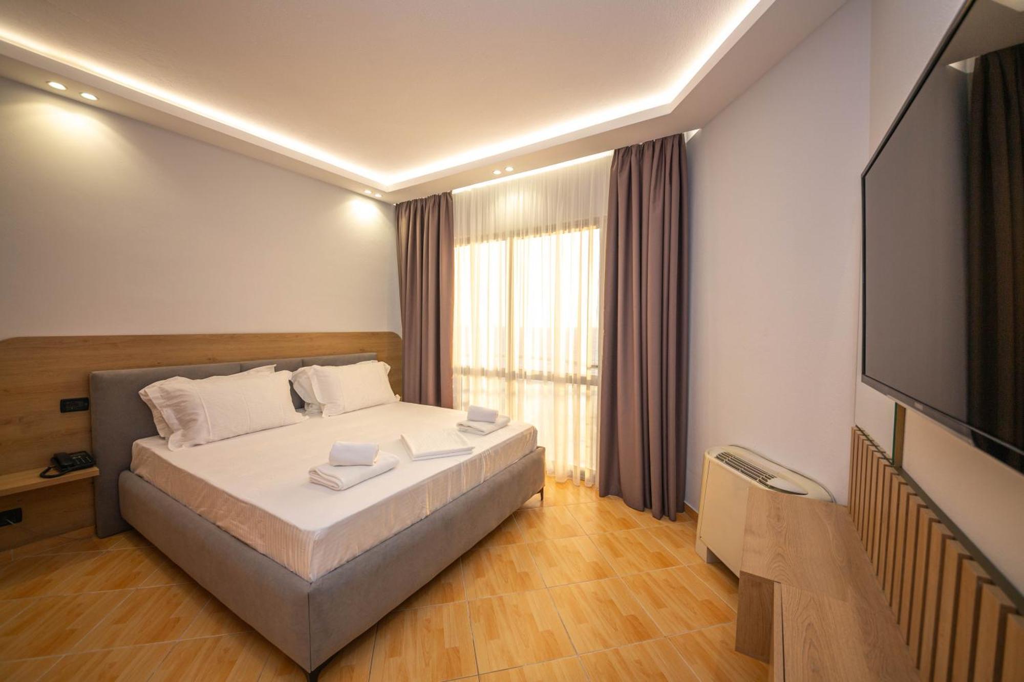 Hotel Sea Breeze ซารานเดอ ภายนอก รูปภาพ