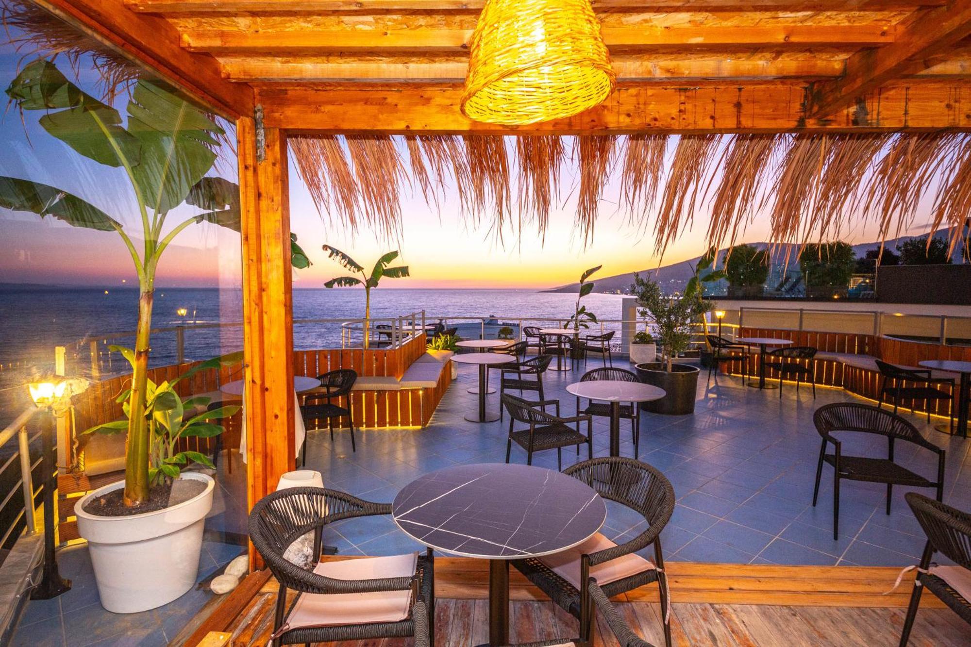 Hotel Sea Breeze ซารานเดอ ภายนอก รูปภาพ