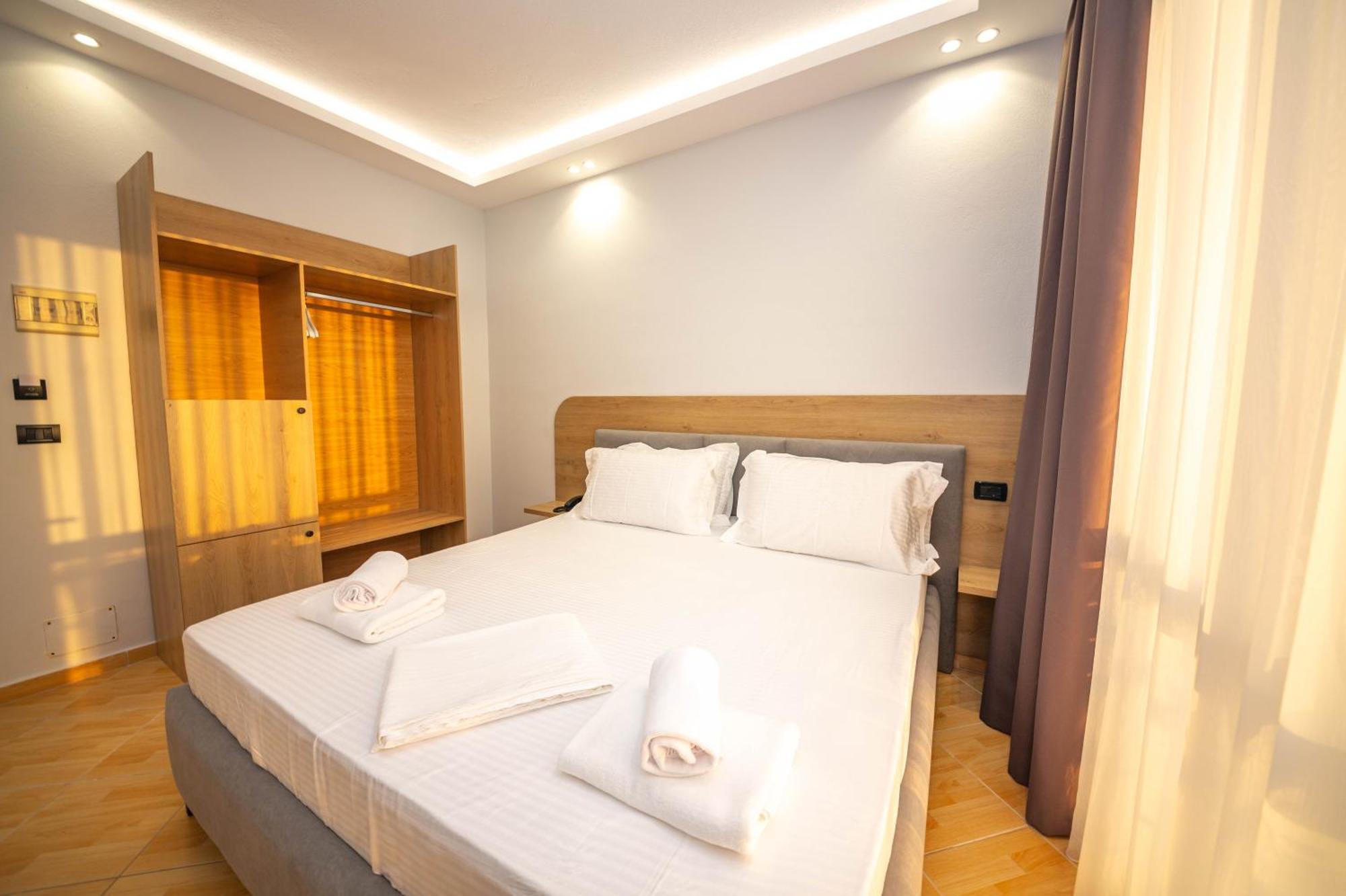 Hotel Sea Breeze ซารานเดอ ภายนอก รูปภาพ