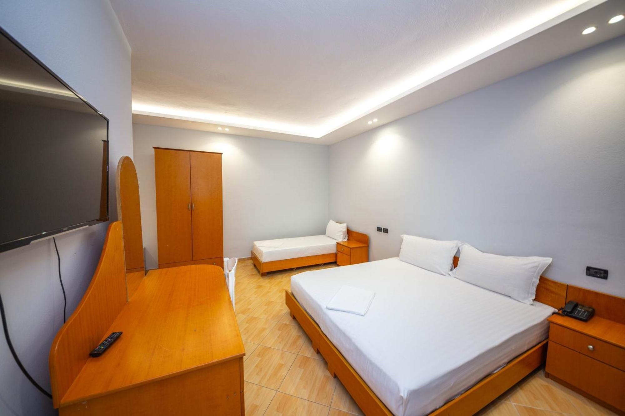 Hotel Sea Breeze ซารานเดอ ภายนอก รูปภาพ