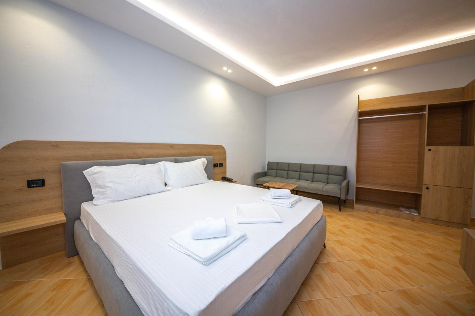 Hotel Sea Breeze ซารานเดอ ภายนอก รูปภาพ