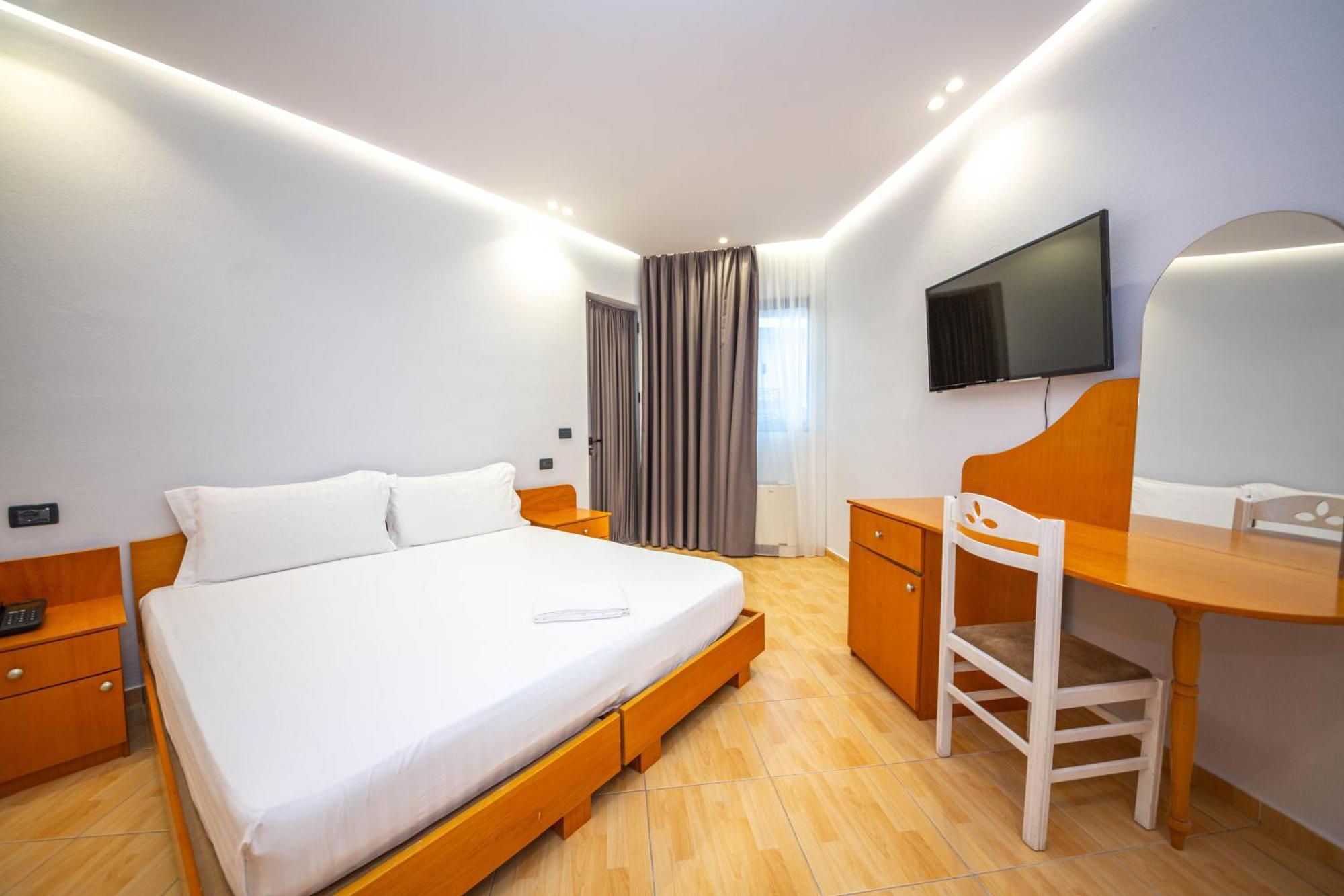 Hotel Sea Breeze ซารานเดอ ภายนอก รูปภาพ