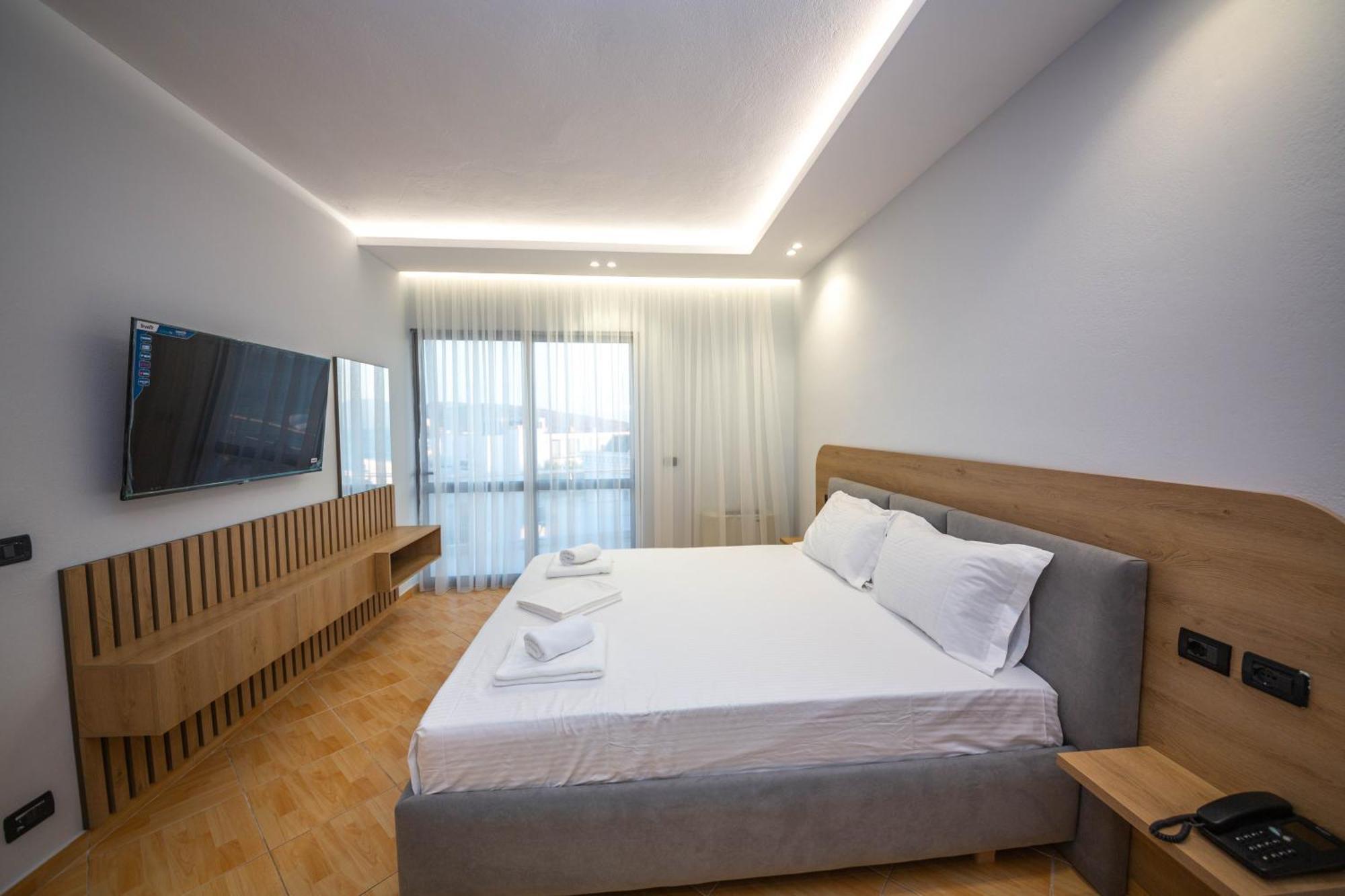 Hotel Sea Breeze ซารานเดอ ภายนอก รูปภาพ