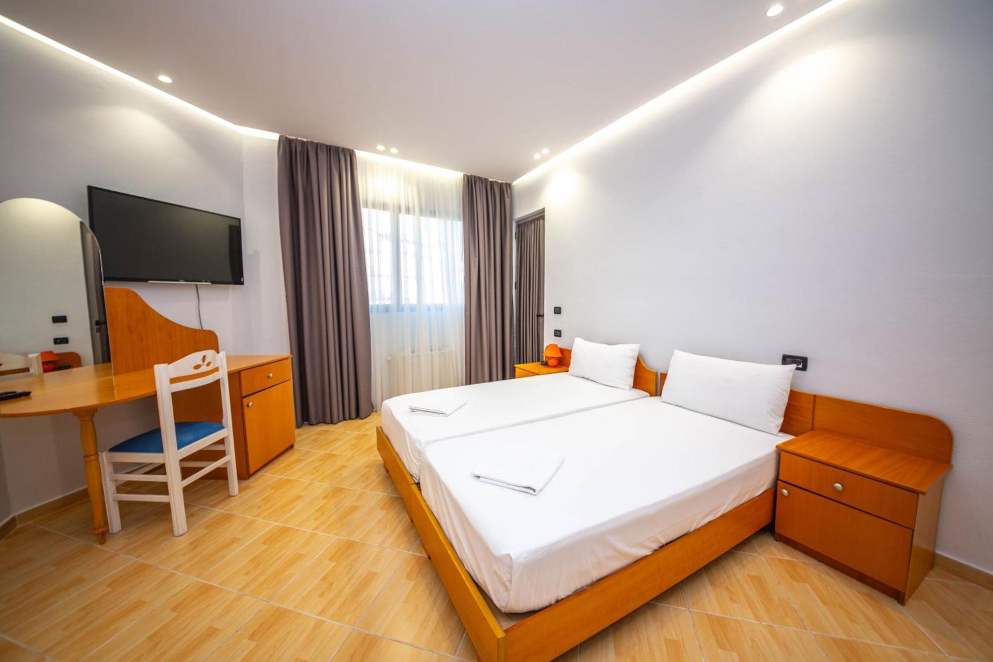 Hotel Sea Breeze ซารานเดอ ภายนอก รูปภาพ