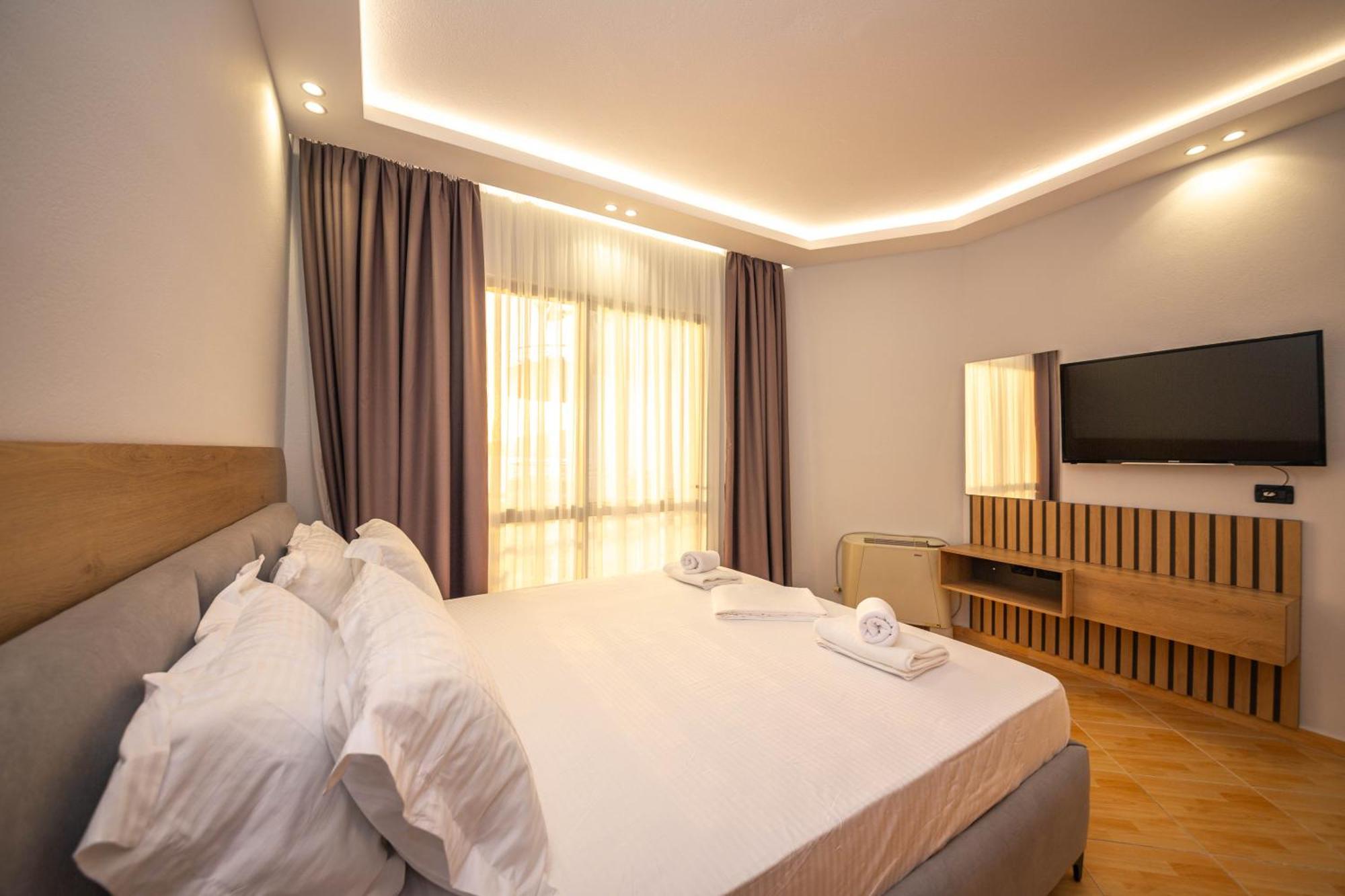 Hotel Sea Breeze ซารานเดอ ภายนอก รูปภาพ