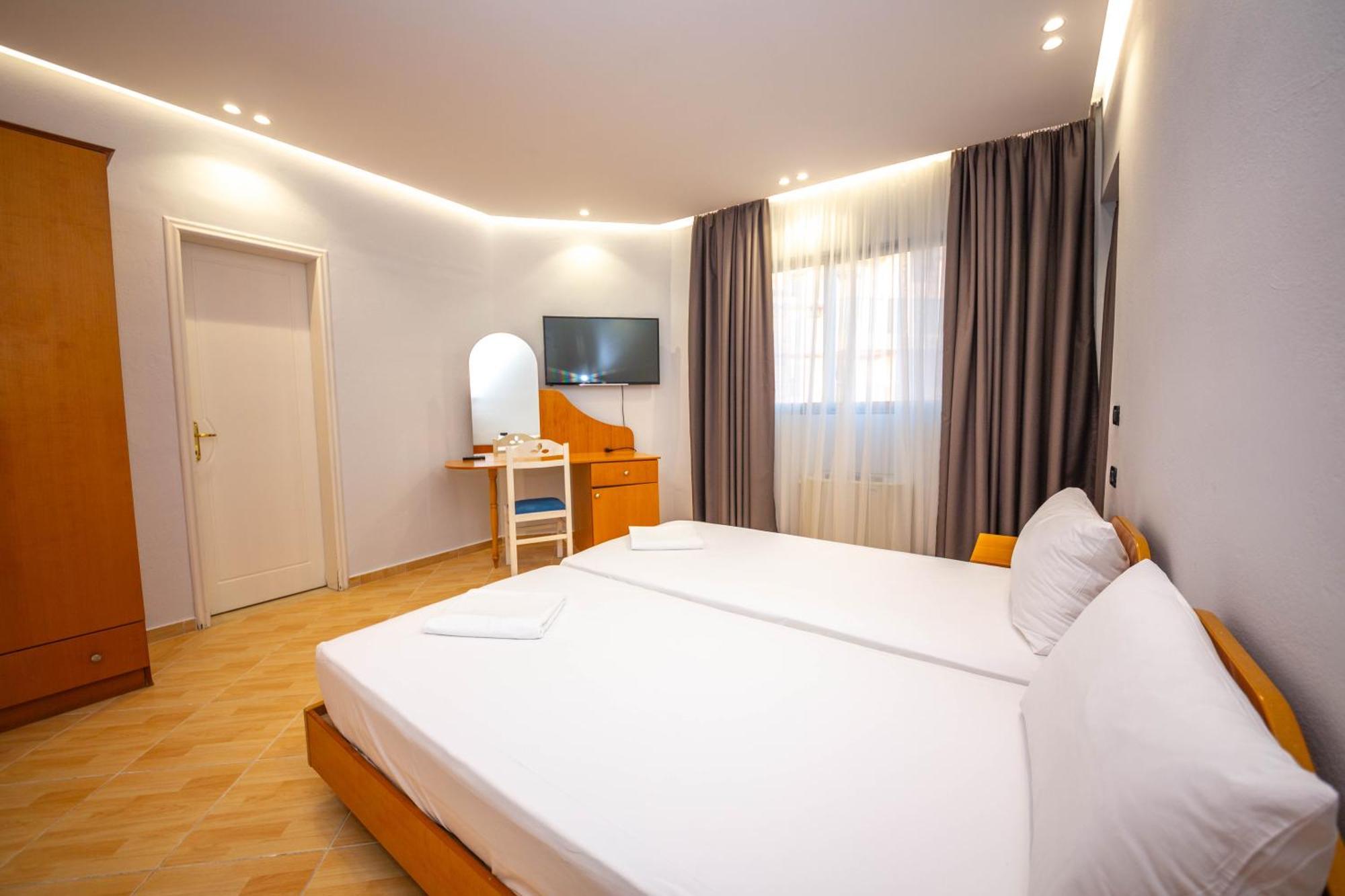 Hotel Sea Breeze ซารานเดอ ภายนอก รูปภาพ