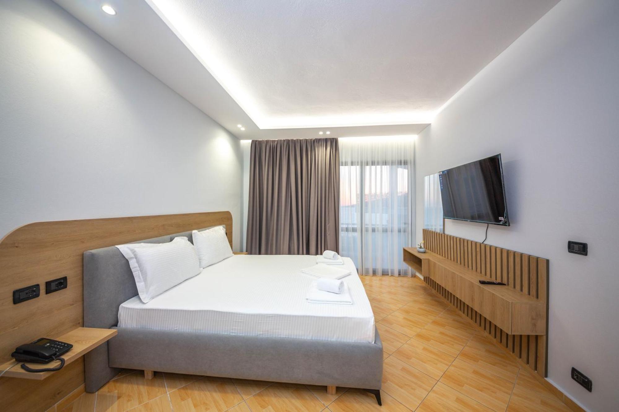 Hotel Sea Breeze ซารานเดอ ภายนอก รูปภาพ