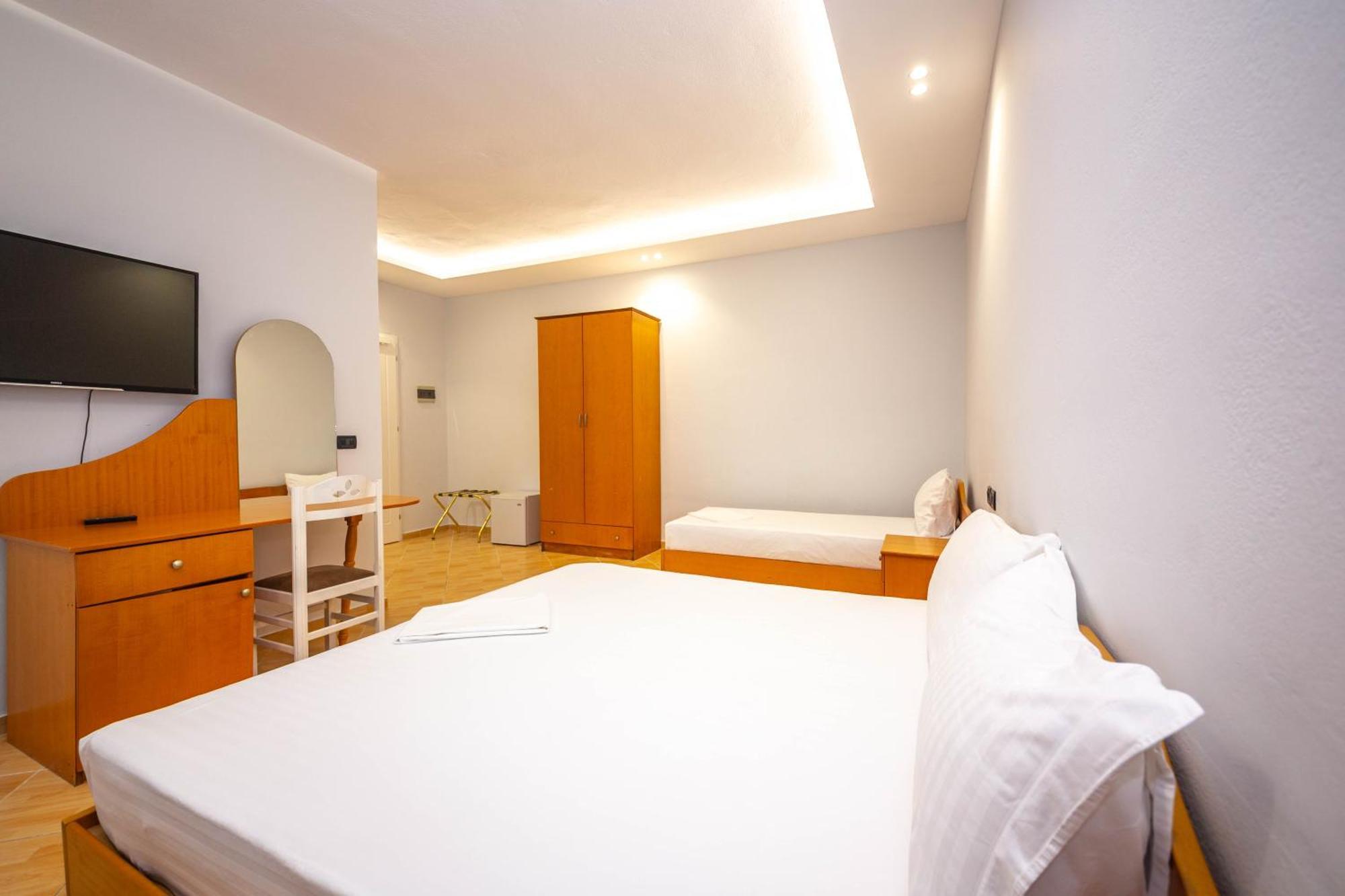 Hotel Sea Breeze ซารานเดอ ภายนอก รูปภาพ